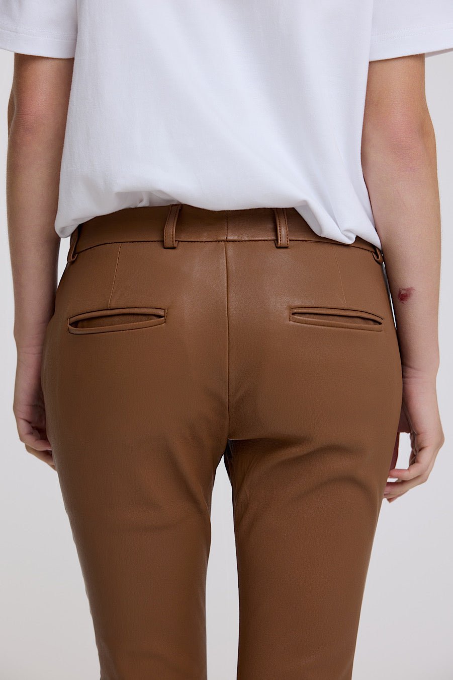 CAMEL STRETCH LEATHER BOYFRIEND - OLIVIA SHEED