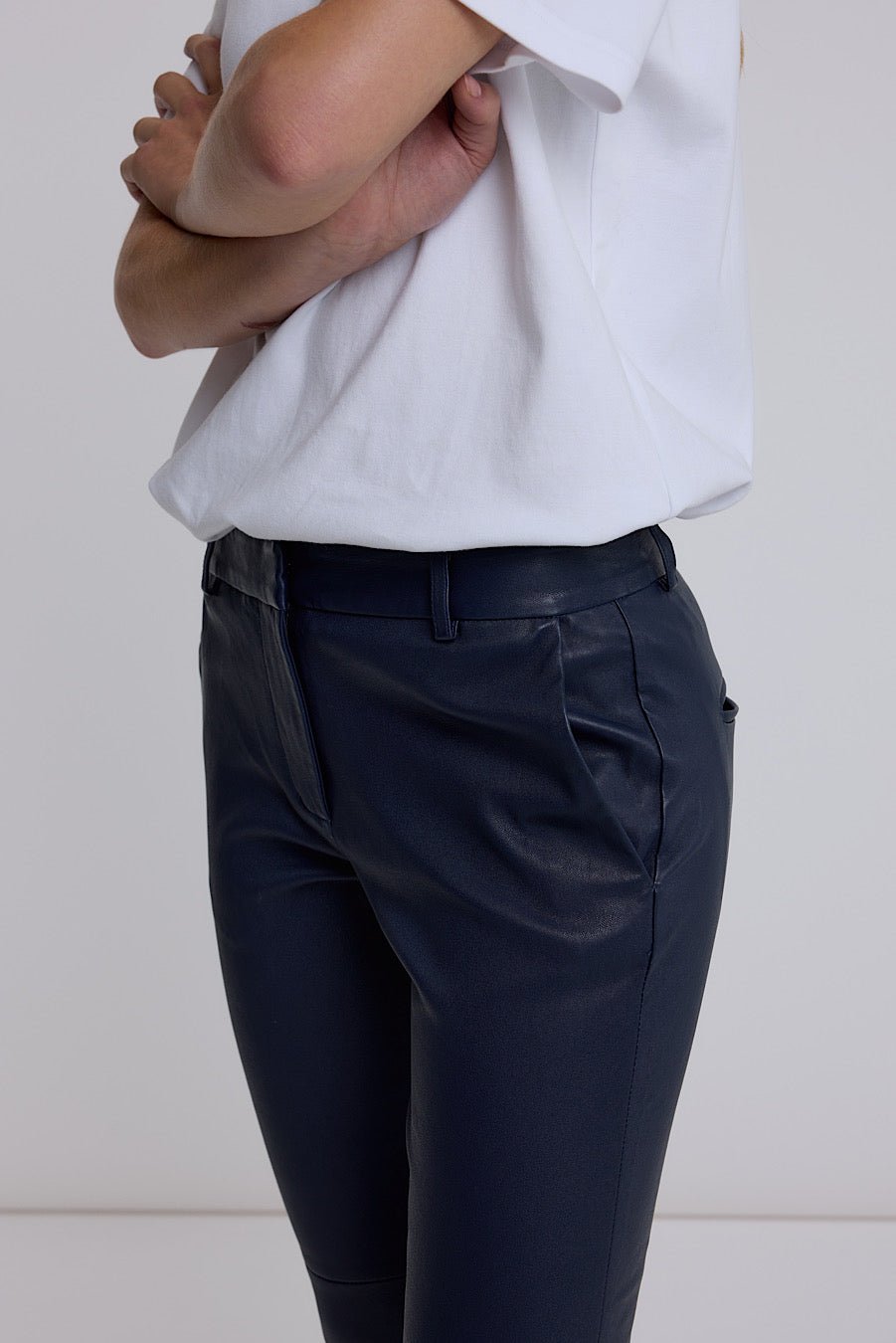 NAVY STRETCH LEATHER BOYFRIEND - OLIVIA SHEED