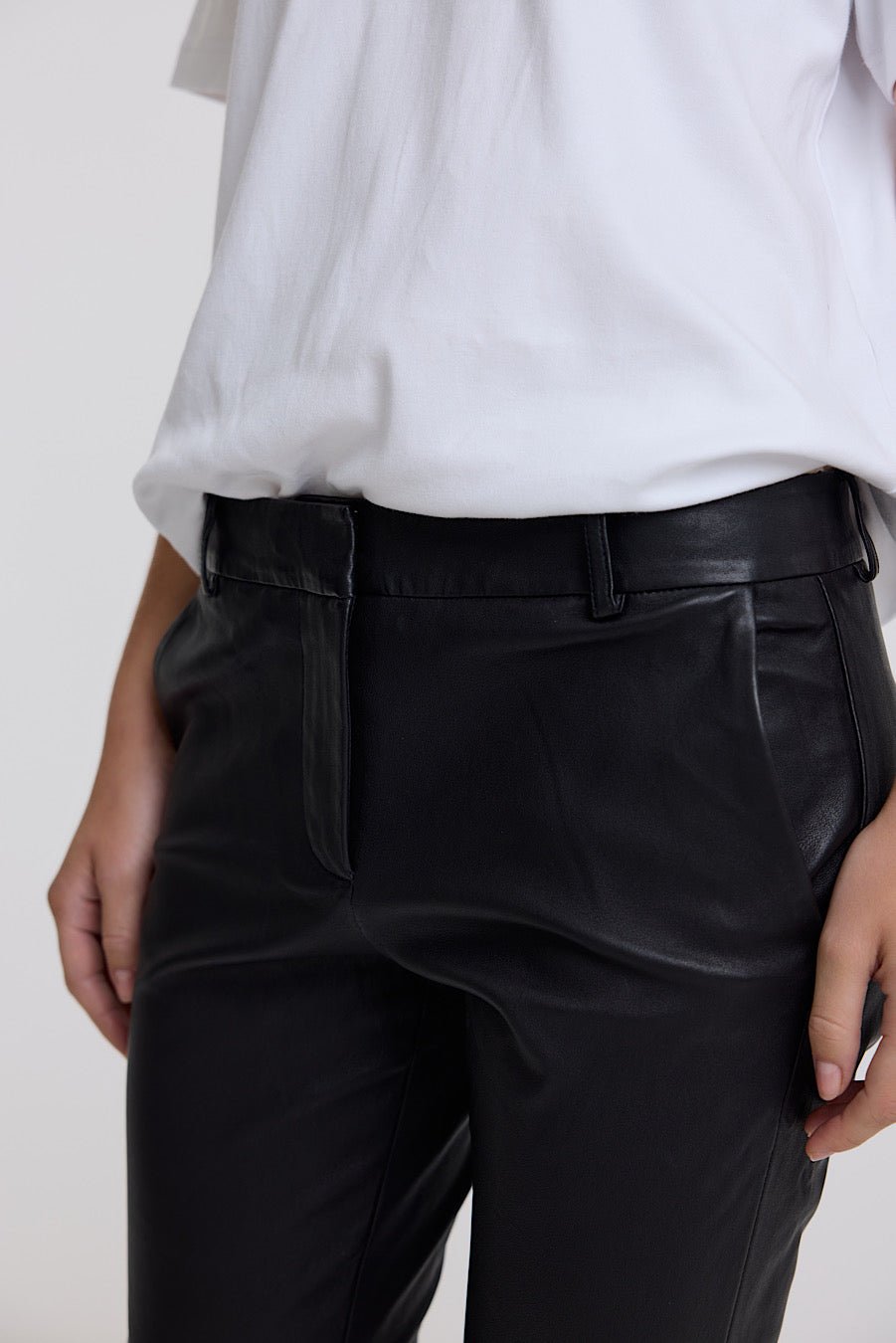 STRETCH LEATHER BOYFRIEND - OLIVIA SHEED